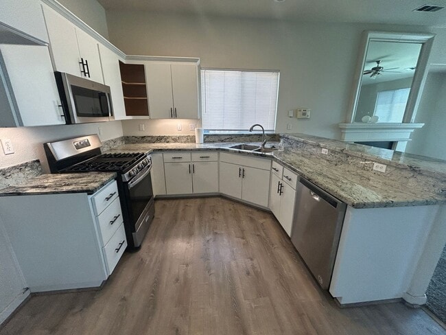 Photo - Hard to find 4 bedrooms in Lemoore with Easy Highway Access