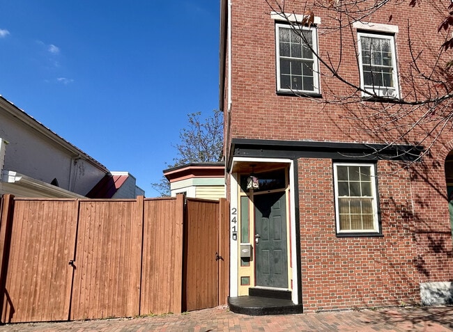 Building Photo - 241 Cumberland Ave Unit Sunny Downtown Furnished