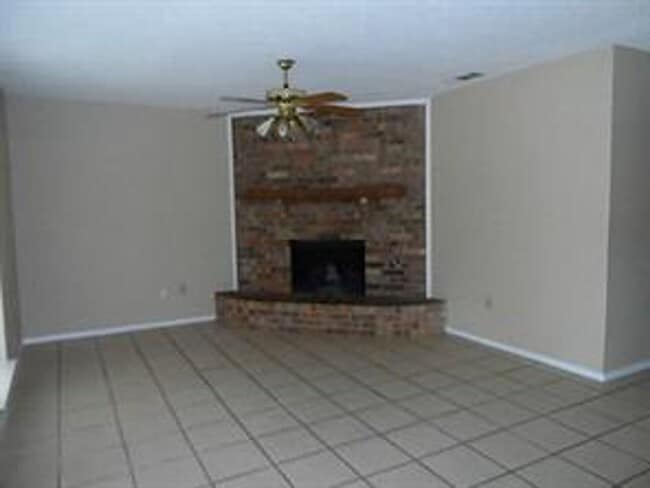 Photo - REFRESHED HALF DUPLEX IN IRVING!!