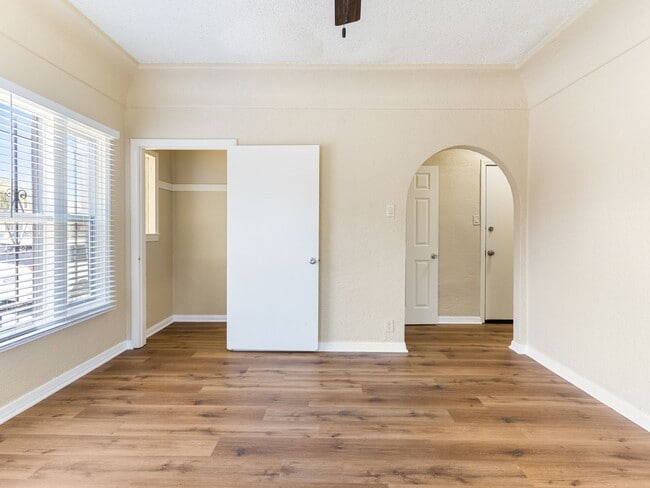 Photo - 1324 N Peterson Ave Unit 01