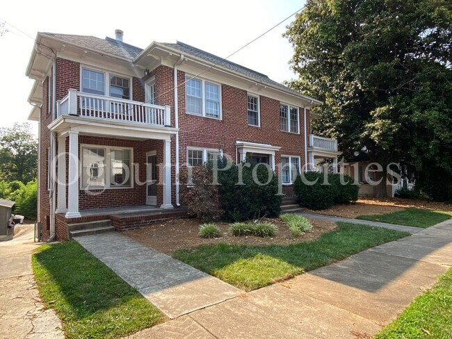 Building Photo - 664 N Spring St Unit #3