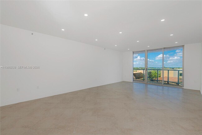 8855 Collins Ave Unidad 6E