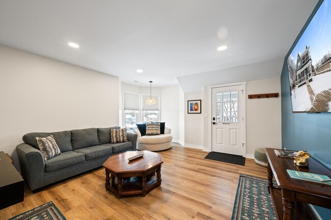 Photo - 80 W Geneva St