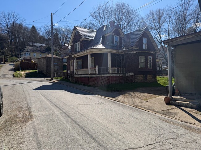 Building Photo - 306 Wilson Ave