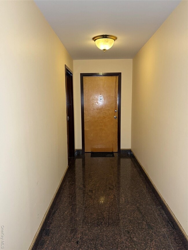 Building Photo - 42-28 214th Pl Unit P4