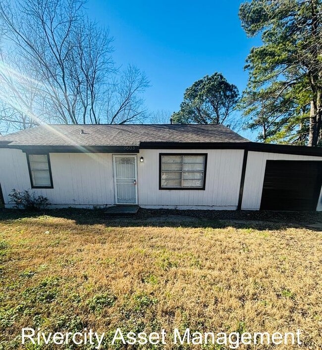 Building Photo - A MUST SEE FRAYSER!!!! SECTION 8 WELCOMED !!!!