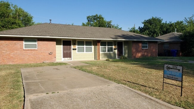 Building Photo - (2) Bed/(1) Bath Updated Throughout! Located just east of campus!