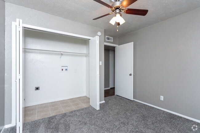 3BR,2BA - 1056SF Colonial - Bedroom