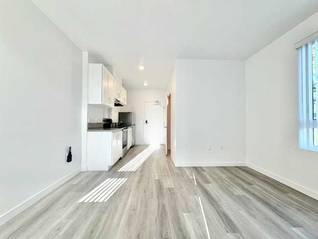 Photo - 4008 W Martin Luther King Jr Blvd Unidad 301