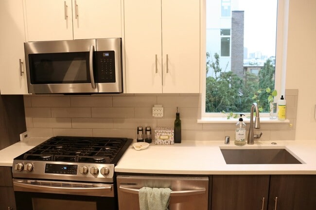 Photo - 511 11th Ave E