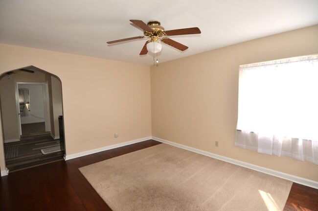 Photo - 221 Bank Ave Unit 4