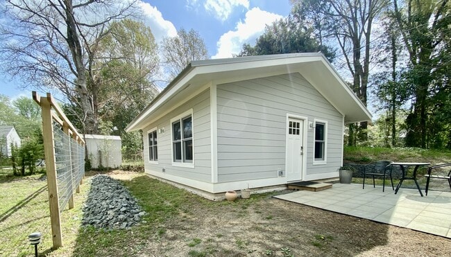 Photo - 313 Dacian Ave