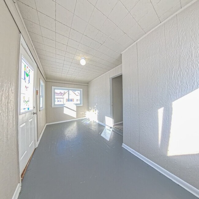 Photo - 3 bedroom 1 bath 2 Stall Garage