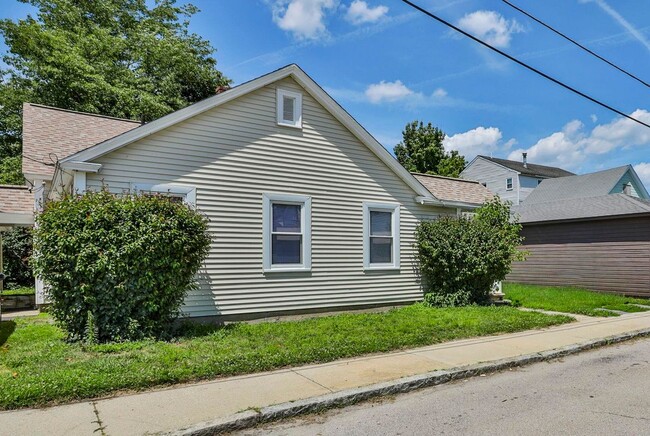 Photo - 1 Oak St