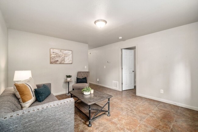 Photo - 810 W Laurel St Unit 2