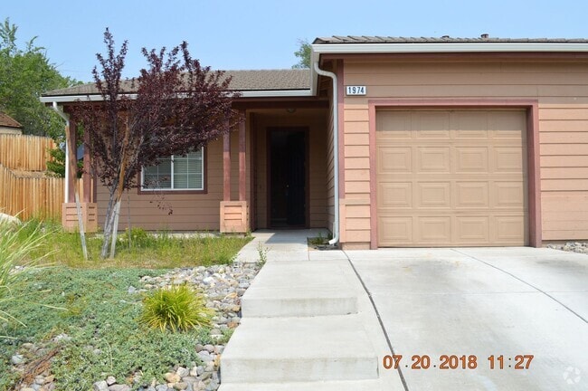 Building Photo - Beautiful 2 Bedroom 2 Bath Duplex at the e... Rental
