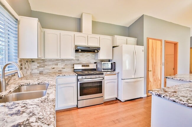 Photo - Lovely Home located in Oak Harbor and Ready for a New Tenant!