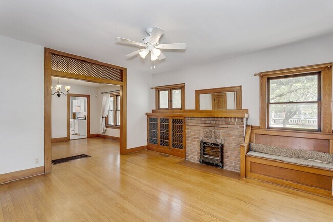Gorgeous, Traditional Victorian Home in De... - Gorgeous, Traditional Victorian Home in De...
