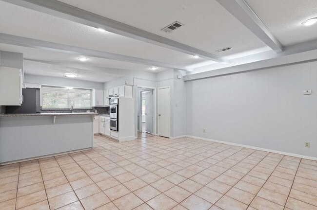 Photo - 118 E Thornton Rd
