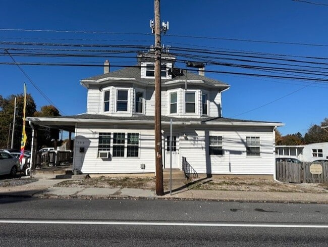 Building Photo - 3716 Walnut St Unit 2