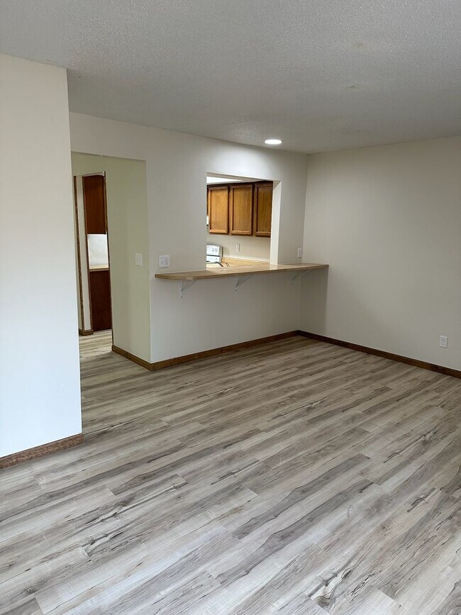 Photo - 3 bedroom, 3.5 bathroom, remodeled Southsi...
