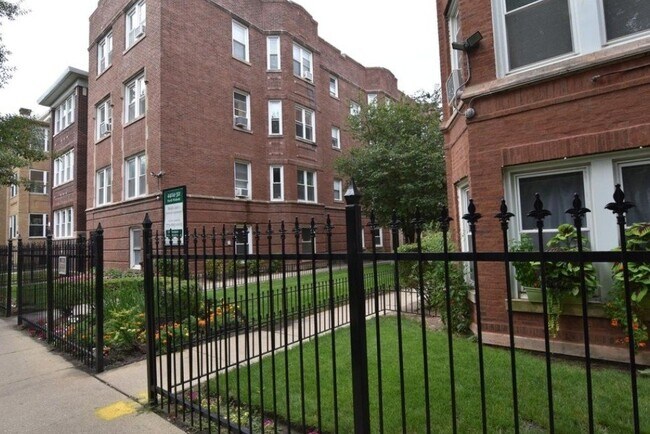 4424-4432 N Wolcott Ave - 4424-4432 N Wolcott Ave Condo Unit 4428-1A