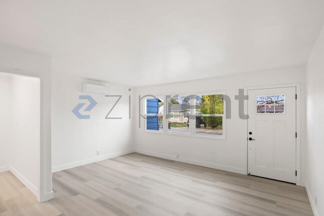 Photo - 854 Cedar Ave