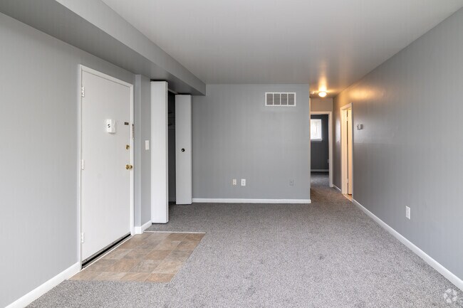 1BR, 1BA - 550SF - The Pratt - Living Room