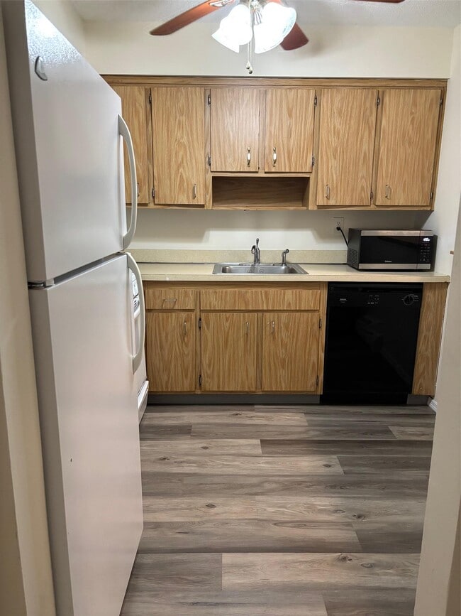 Photo - 13 N Rockland Ave Apartment Unit 6