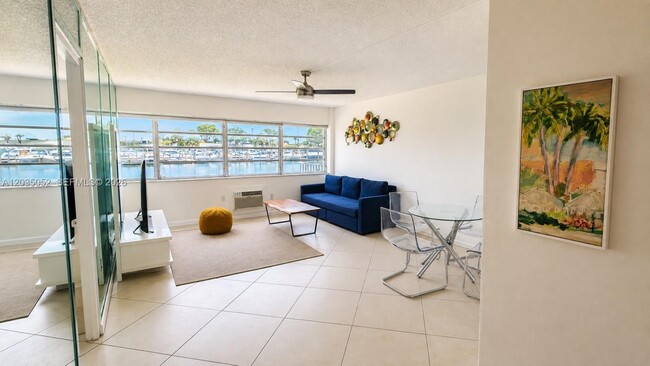 Photo - 220 Kings Point Dr Unidad 105