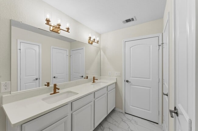 Photo - 1822 Calabasas Way