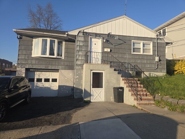 Building Photo - 1410 45th St