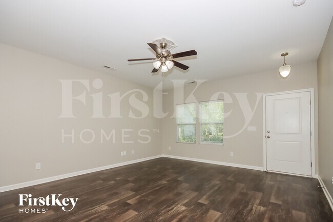 Photo - 905 Little Dog Ln