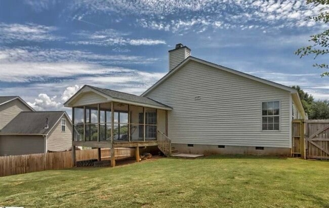 Photo - 210 Seven Pines Ct