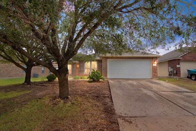 4 Bedroom ONE Story Home CUL-DE-SAC - 4 Bedroom ONE Story Home CUL-DE-SAC