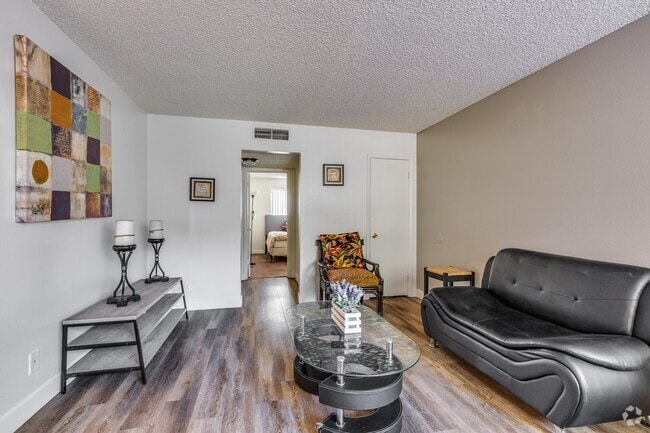 2HAB, 1BA - 640 ft² - Pine Village