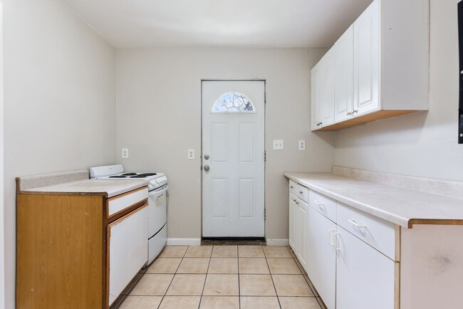 Photo - Quirky 1-bedroom for a Reasonable Price! Unit 6028 NE Ainsworth St - D