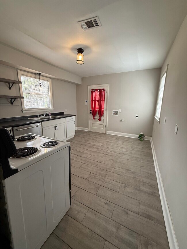 Photo - 764 Dunn Ave