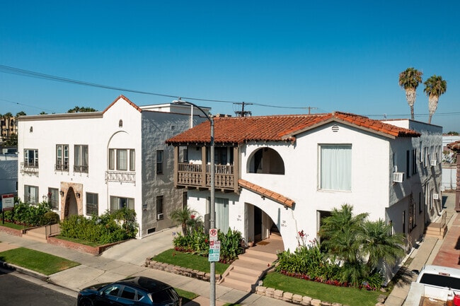 315-321 N Curson Ave Los Angeles, CA 90036