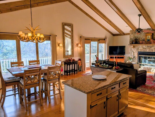 Photo - 842 Saddle Back Cir