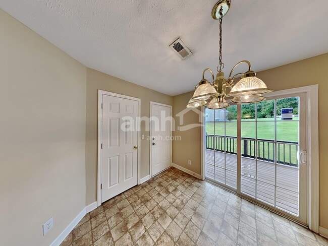 Photo - 533 Scotts Creek Trl