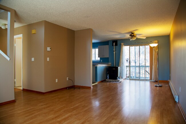 Photo - 925 Oronoke Rd