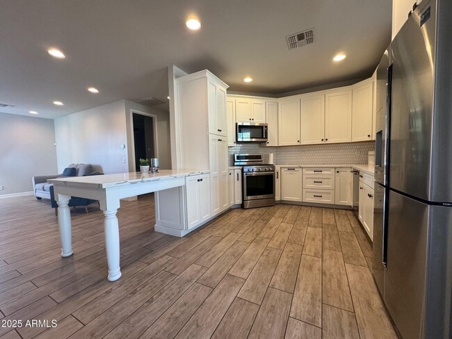 Building Photo - 4350 E Kings Ave