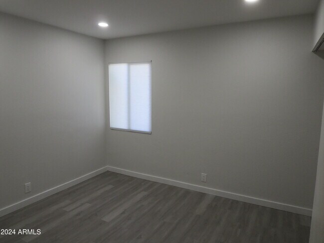 Photo - 1450 E Bethany Home Rd