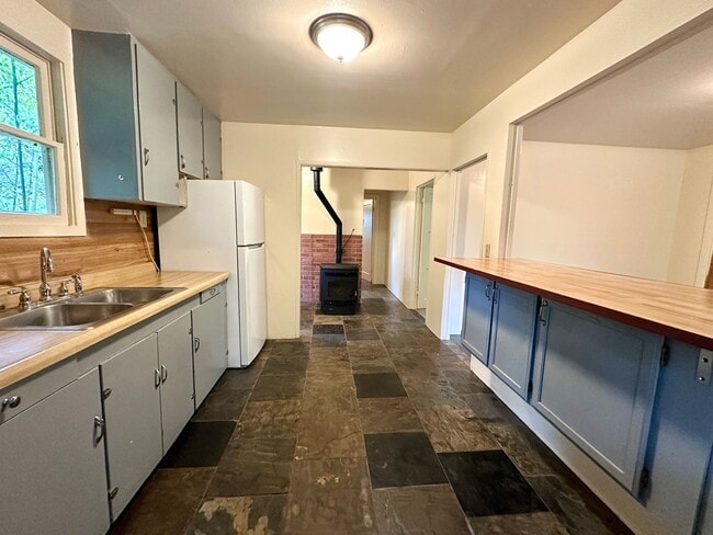 495 Howard Heights Rd