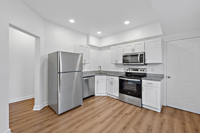 Photo - 135 S West St Unit 135 2nd Fl