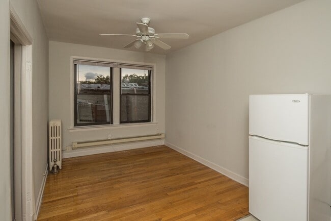 Photo - 1034 W George St Unit J09W