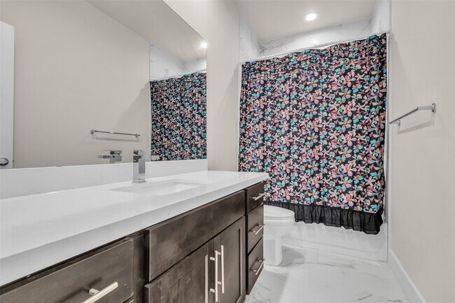 Photo - 144 Knightsbridge Park Ln