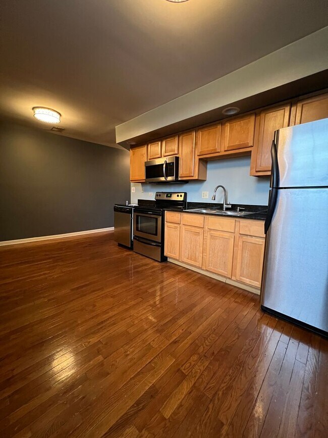 Photo - 368 E 58th St Unidad 3