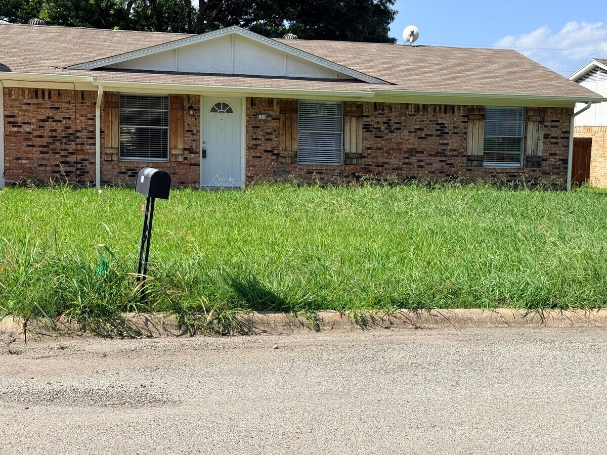 Photo - 810 S Western Hls Dr